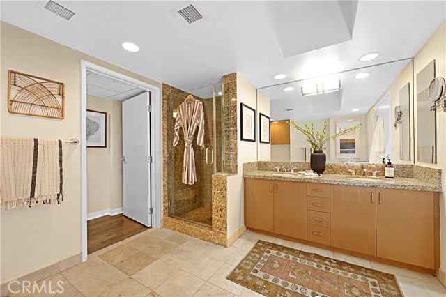 13700 Marina Pointe Drive, Marina del Rey CA: https://media.crmls.org/medias/3ed95750-2d37-4752-a381-b63fa2905114.jpg