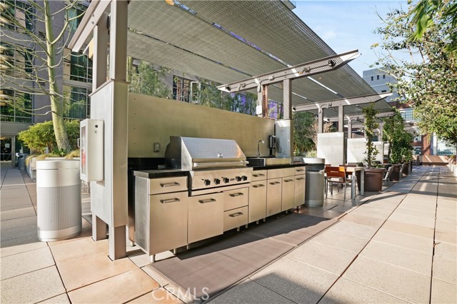 1111 S Grand Avenue, Los Angeles CA: https://media.crmls.org/medias/3ed97e17-1edc-42a5-9c10-424b1fb45aa1.jpg