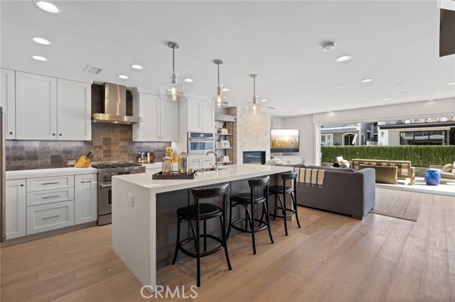 Detail Gallery Image 9 of 26 For 219 Diamond Ave, Newport Beach,  CA 92662 - 3 Beds | 3 Baths