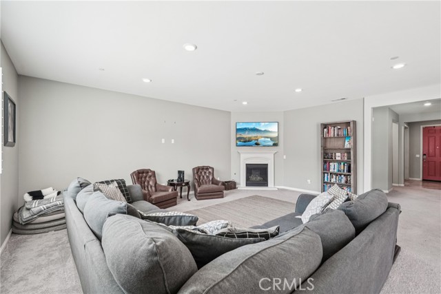 Detail Gallery Image 8 of 43 For 5371 Salt Bush Way, Fontana,  CA 92336 - 4 Beds | 3 Baths