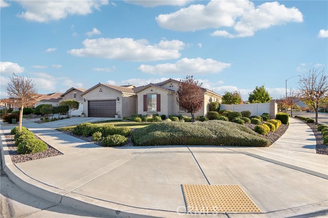 Detail Gallery Image 4 of 75 For 5623 Corte Heraldo, Hemet,  CA 92545 - 3 Beds | 3 Baths