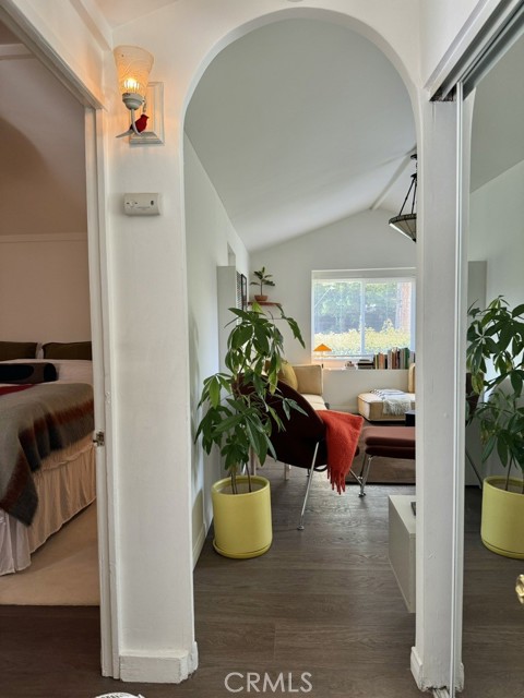 Detail Gallery Image 4 of 12 For 2409 Hyperion Ave, Los Angeles,  CA 90027 - 1 Beds | 1 Baths