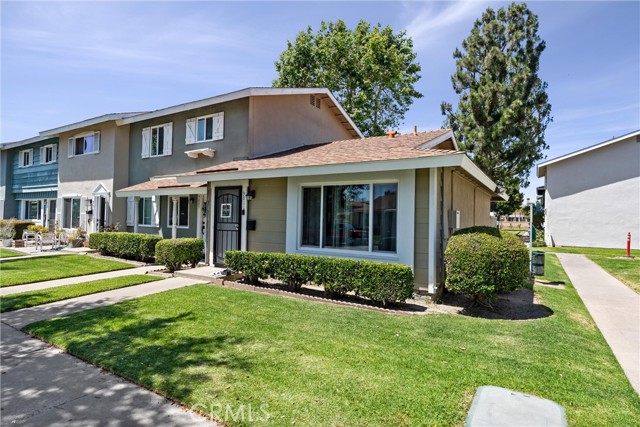 Detail Gallery Image 1 of 27 For 9811 Continental Dr, Huntington Beach,  CA 92646 - 1 Beds | 1 Baths