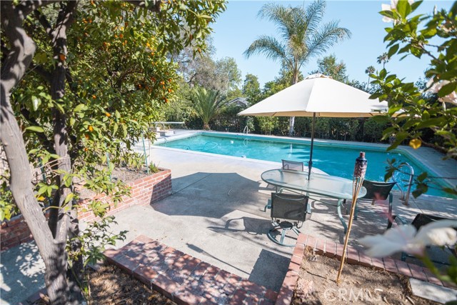 318 E Laurel Avenue, Sierra Madre CA: https://media.crmls.org/medias/3edce385-7d75-4e76-98d7-5de43a3e3e9c.jpg