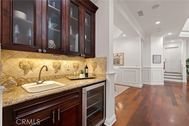2000 Walnut Avenue, Manhattan Beach CA: https://media.crmls.org/medias/3edd4bc3-030e-4f84-b7cb-be196c52ce67.jpg