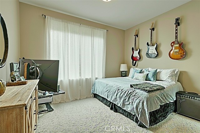 Detail Gallery Image 20 of 46 For 14218 Yellowstone Ln, Canyon Country,  CA 91387 - 6 Beds | 4 Baths