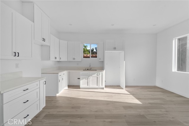 Detail Gallery Image 9 of 19 For 8514 Wilbur Ave, Northridge,  CA 91324 - 3 Beds | 3 Baths