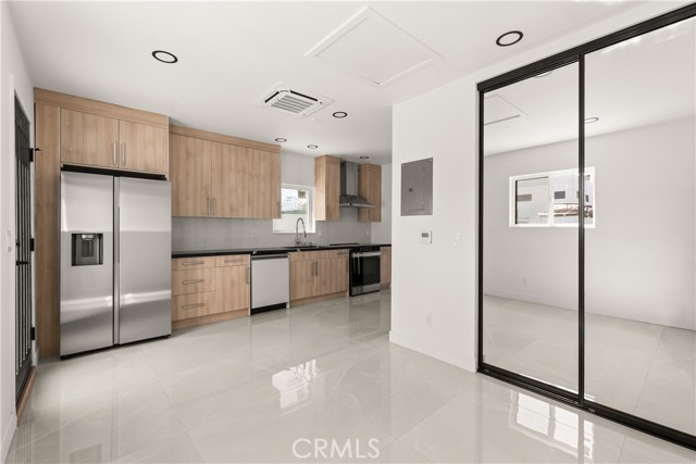 Detail Gallery Image 18 of 33 For 7943 Ledge Ave, Sun Valley,  CA 91352 - 3 Beds | 3 Baths