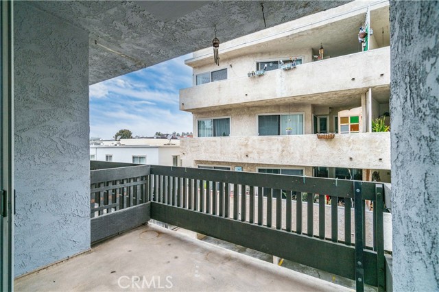 8635 Falmouth Avenue, Playa del Rey CA: https://media.crmls.org/medias/3edf88fe-e1a2-4d54-a39c-21859de05162.jpg