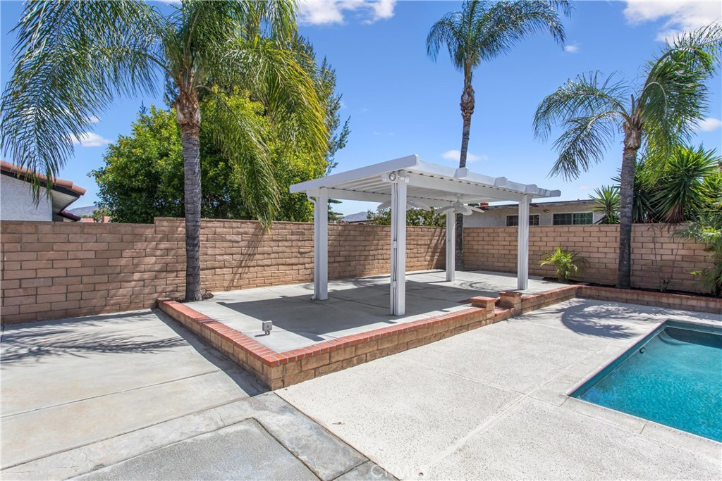 https://media.crmls.org/medias/3ee0330f-779d-4276-8fae-9a4cf4fcf106.jpg?preset=X-Large