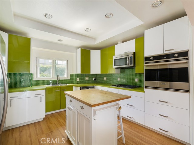 Detail Gallery Image 6 of 18 For 724 Loma Vista St, El Segundo,  CA 90245 - 4 Beds | 3 Baths