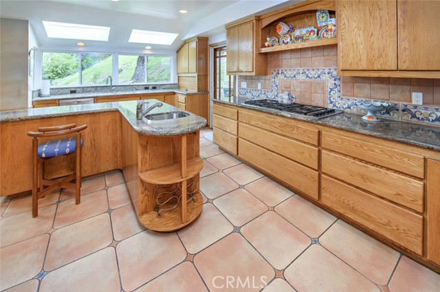 Detail Gallery Image 10 of 47 For 31059 Hawksmoor Dr, Rancho Palos Verdes,  CA 90275 - 5 Beds | 4 Baths