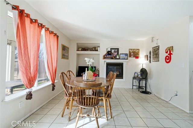 Detail Gallery Image 13 of 44 For 577 Cedar View Dr, Beaumont,  CA 92223 - 4 Beds | 3 Baths