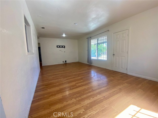 Detail Gallery Image 6 of 17 For 10118 Laurel Canyon Bld, Pacoima,  CA 91331 - 3 Beds | 1 Baths