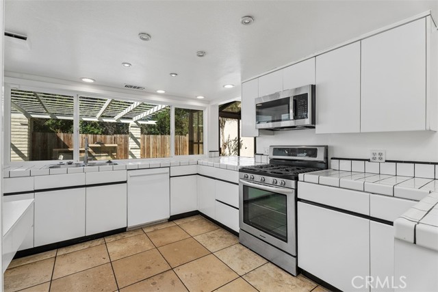 Detail Gallery Image 16 of 52 For 26581 Saddleback Dr, Mission Viejo,  CA 92691 - 5 Beds | 3/1 Baths