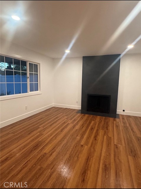 Detail Gallery Image 4 of 5 For 8800 Comanche, Winnetka,  CA 91306 - 4 Beds | 2 Baths