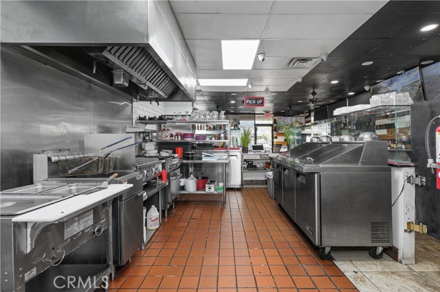 275 9th street, San Bernardino CA: https://media.crmls.org/medias/3ee44147-723e-4a3e-a665-678c9a375bc4.jpg