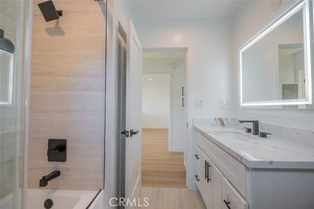 Detail Gallery Image 14 of 20 For 5654 Kester Ave #4,  Van Nuys,  CA 91411 - 2 Beds | 1 Baths