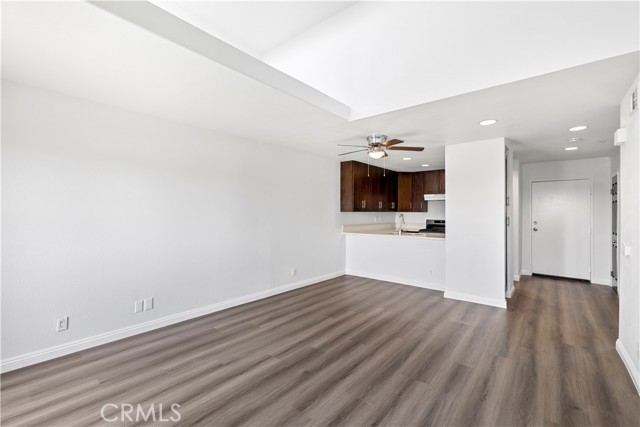 450 E 4th Street, Santa Ana CA: https://media.crmls.org/medias/3ee5fdf2-87a3-4a95-b568-646b789e13f1.jpg