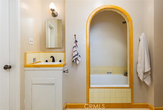 10522 Fernglen Avenue, Tujunga CA: https://media.crmls.org/medias/3ee6ffd8-ddb4-427e-a7ed-4616c5fcf99c.jpg