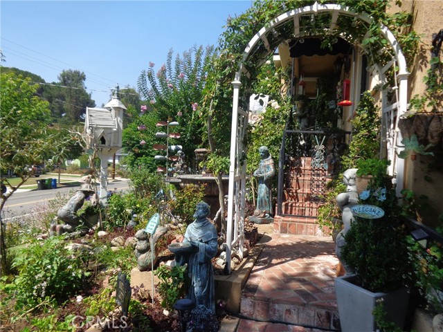 Detail Gallery Image 7 of 69 For 3855 York Bld, Los Angeles,  CA 90065 - 3 Beds | 2 Baths