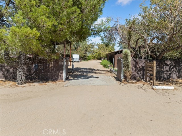 19976 Cornelian, Apple Valley CA: https://media.crmls.org/medias/3ee7b0e1-be3e-44a1-adec-c2bd0e21b728.jpg