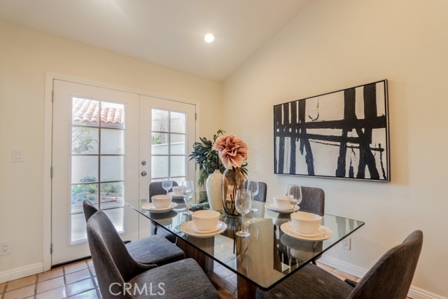 Detail Gallery Image 10 of 22 For 326 La Jolla St, Long Beach,  CA 90803 - 3 Beds | 2/1 Baths