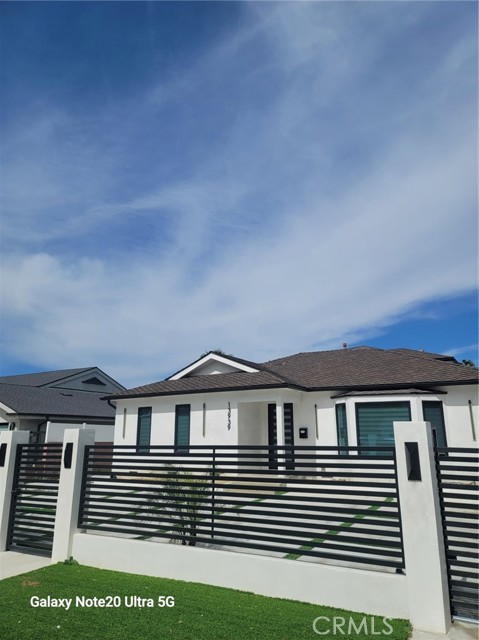 Detail Gallery Image 2 of 31 For 13939 Sylvan, Van Nuys,  CA 91401 - 3 Beds | 2 Baths