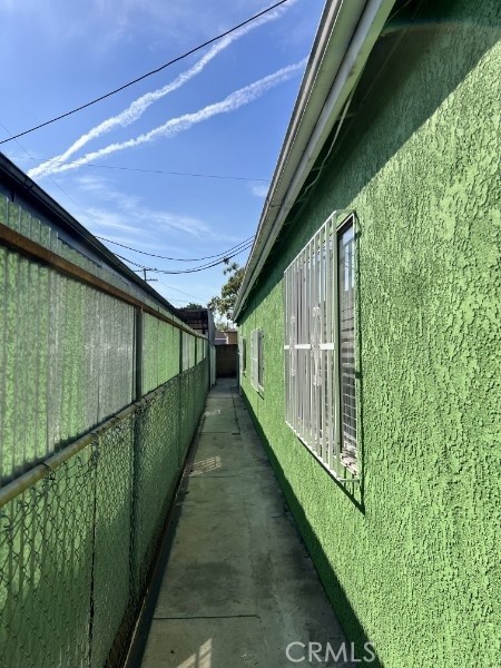 Detail Gallery Image 3 of 20 For 2160 E 105th, Los Angeles,  CA 90002 - 3 Beds | 2 Baths