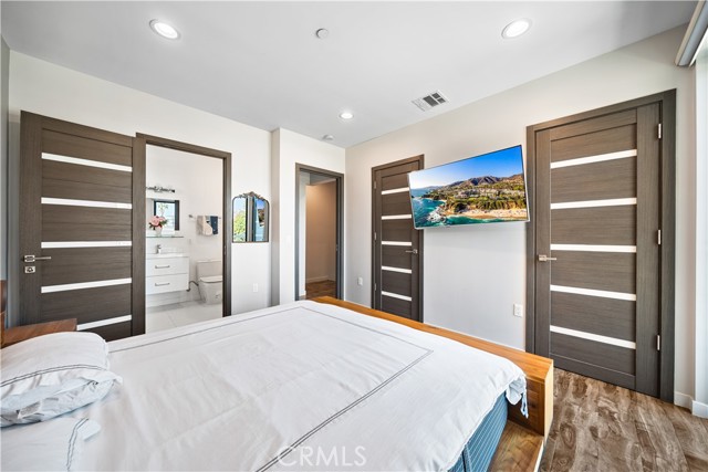 Detail Gallery Image 27 of 45 For 4485 Hazeltine Ave #1,  Sherman Oaks,  CA 91423 - 2 Beds | 2/1 Baths