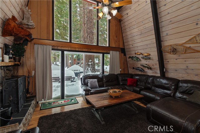 Detail Gallery Image 13 of 50 For 764 Crestwood, Big Bear Lake,  CA 92315 - 2 Beds | 2 Baths