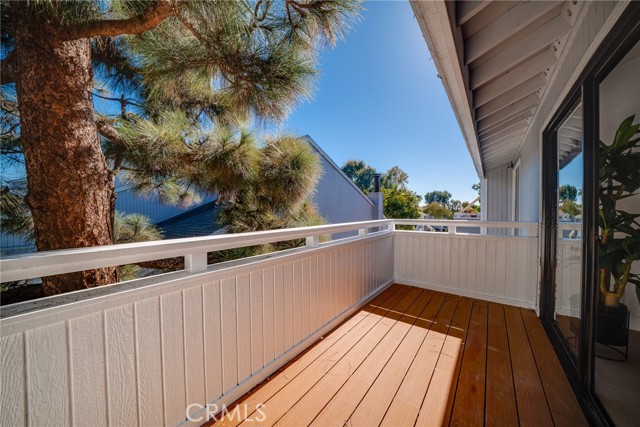 Detail Gallery Image 17 of 27 For 102 Intrepid, Newport Beach,  CA 92663 - 4 Beds | 3 Baths