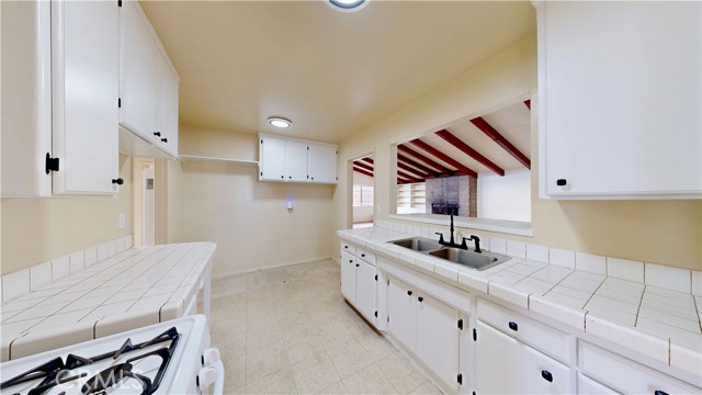 16631 Joshua Street, Victorville CA: https://media.crmls.org/medias/3eec9d9e-284f-48d8-92d0-8738832b7d55.jpg