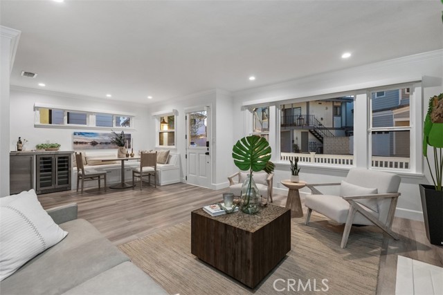 210 Collins Avenue, Newport Beach CA: https://media.crmls.org/medias/3eed0803-9412-4fa9-b757-4720d0de58d6.jpg