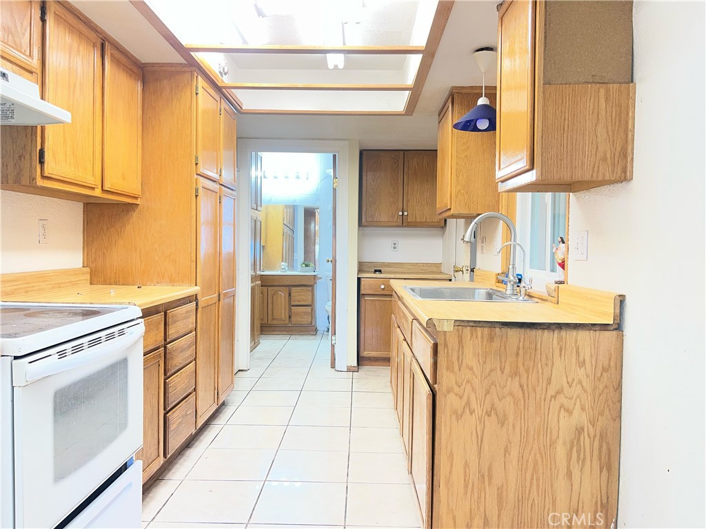 https://media.crmls.org/medias/3eeda158-bebf-43b5-8ca9-578b41b6e7ee.jpg?preset=X-Large