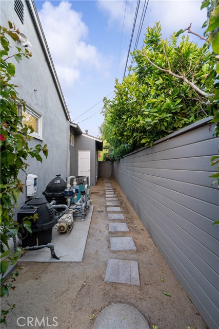 6115 Van Noord Avenue, Valley Glen CA: https://media.crmls.org/medias/3eeed9ee-b4dc-4d3f-b49e-eac76143df16.jpg