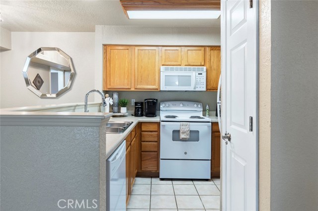 Detail Gallery Image 6 of 33 For 2881 Huntington Bld #137,  Fresno,  CA 93721 - 1 Beds | 1 Baths