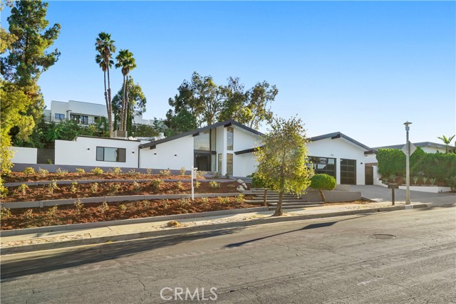 4230 Alonzo Avenue, Encino CA: https://media.crmls.org/medias/3eeee11b-2ee9-4a50-9f77-db614bededfd.jpg