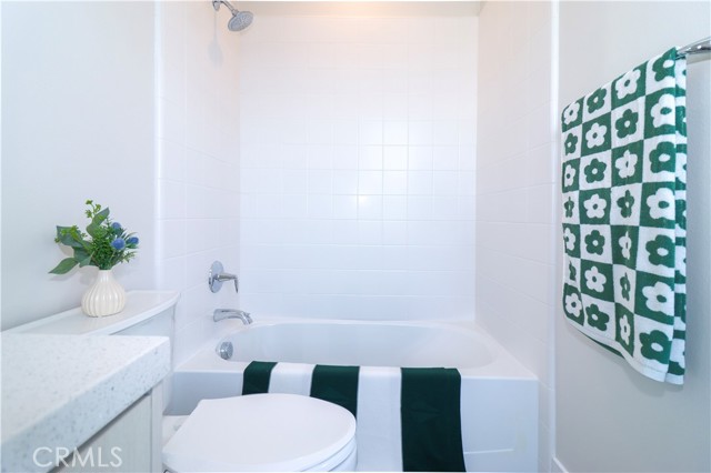 390 Riverbend, Lake Forest CA: https://media.crmls.org/medias/3eef0cc6-74c9-4b4b-a2b0-5abfcad817da.jpg