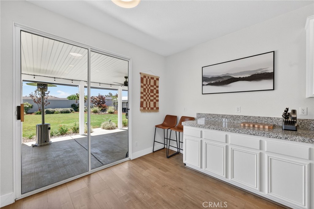 https://media.crmls.org/medias/3eefd4a9-12f0-44a8-a37f-57f96a3cefa3.jpg?preset=X-Large