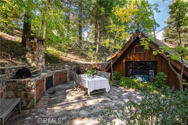 Detail Gallery Image 18 of 24 For 324 Summit Dr, Lake Arrowhead,  CA 92352 - 2 Beds | 2 Baths