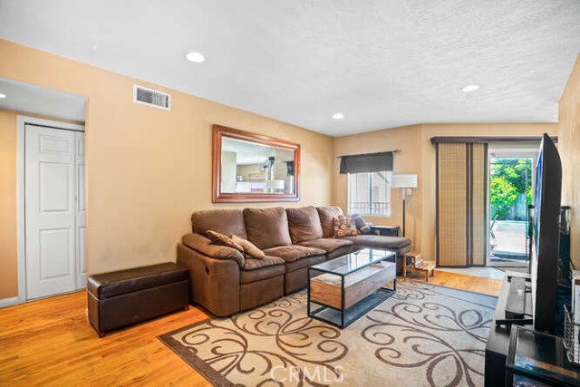 732 Cordova Avenue, Glendale CA: https://media.crmls.org/medias/3ef06c4c-2ce6-4ac0-8bcd-f39c23460e5a.jpg