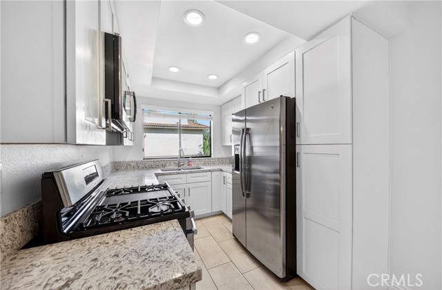 Detail Gallery Image 14 of 36 For 25261 Tanoak, Lake Forest,  CA 92630 - 2 Beds | 2 Baths