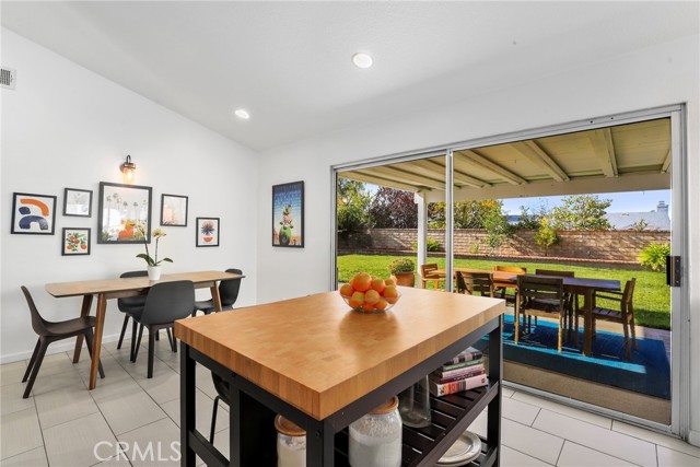 Detail Gallery Image 9 of 25 For 27819 Sumner, Saugus,  CA 91350 - 3 Beds | 2 Baths