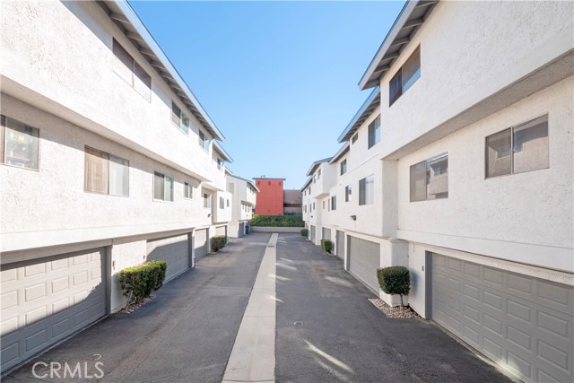 Detail Gallery Image 39 of 39 For 12334 Chandler #C,  Valley Village,  CA 91607 - 2 Beds | 2 Baths