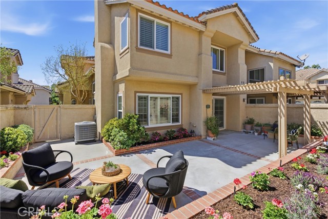 Detail Gallery Image 2 of 47 For 136 Encantado, Rancho Santa Margarita,  CA 92688 - 3 Beds | 2/1 Baths