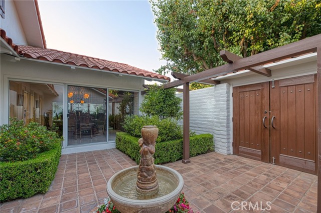 6695 N Van Ness Boulevard, Fresno CA: https://media.crmls.org/medias/3ef29d72-df2f-44b8-8a0f-10b70c6b43c0.jpg
