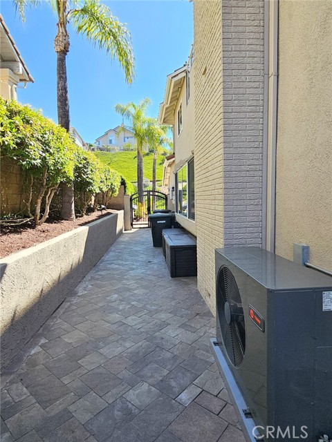 21351 Birdhollow Drive, Rancho Santa Margarita CA: https://media.crmls.org/medias/3ef2f480-6dfc-4a6b-9534-b0903ba91378.jpg