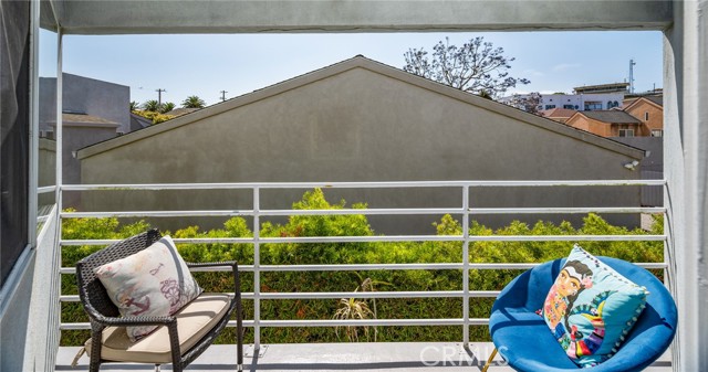 718 W 37th Street, San Pedro CA: https://media.crmls.org/medias/3ef3ec0e-4335-4d7f-9934-83bbd5a2773b.jpg
