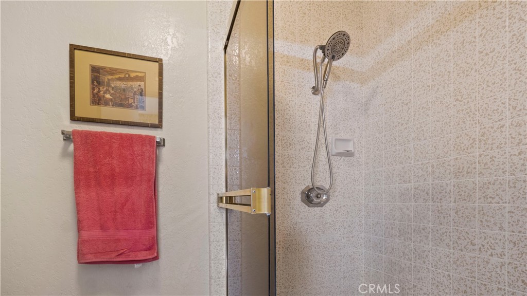 https://media.crmls.org/medias/3ef4ddca-b0b0-46d9-afbf-c7d1a1e668b3.jpg?preset=X-Large